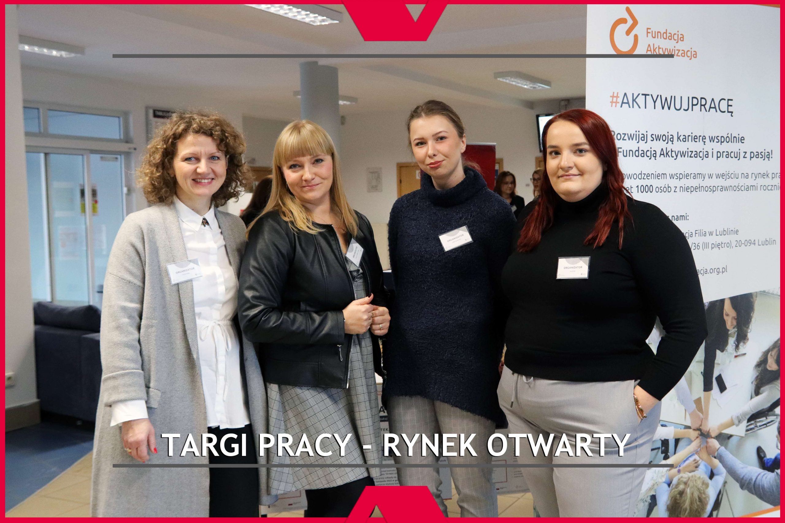 Zdjęcie grupowe - cztery kobiety - Targi Pracy