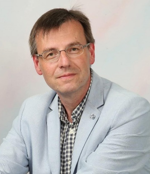 Dr. Valerij Dermol